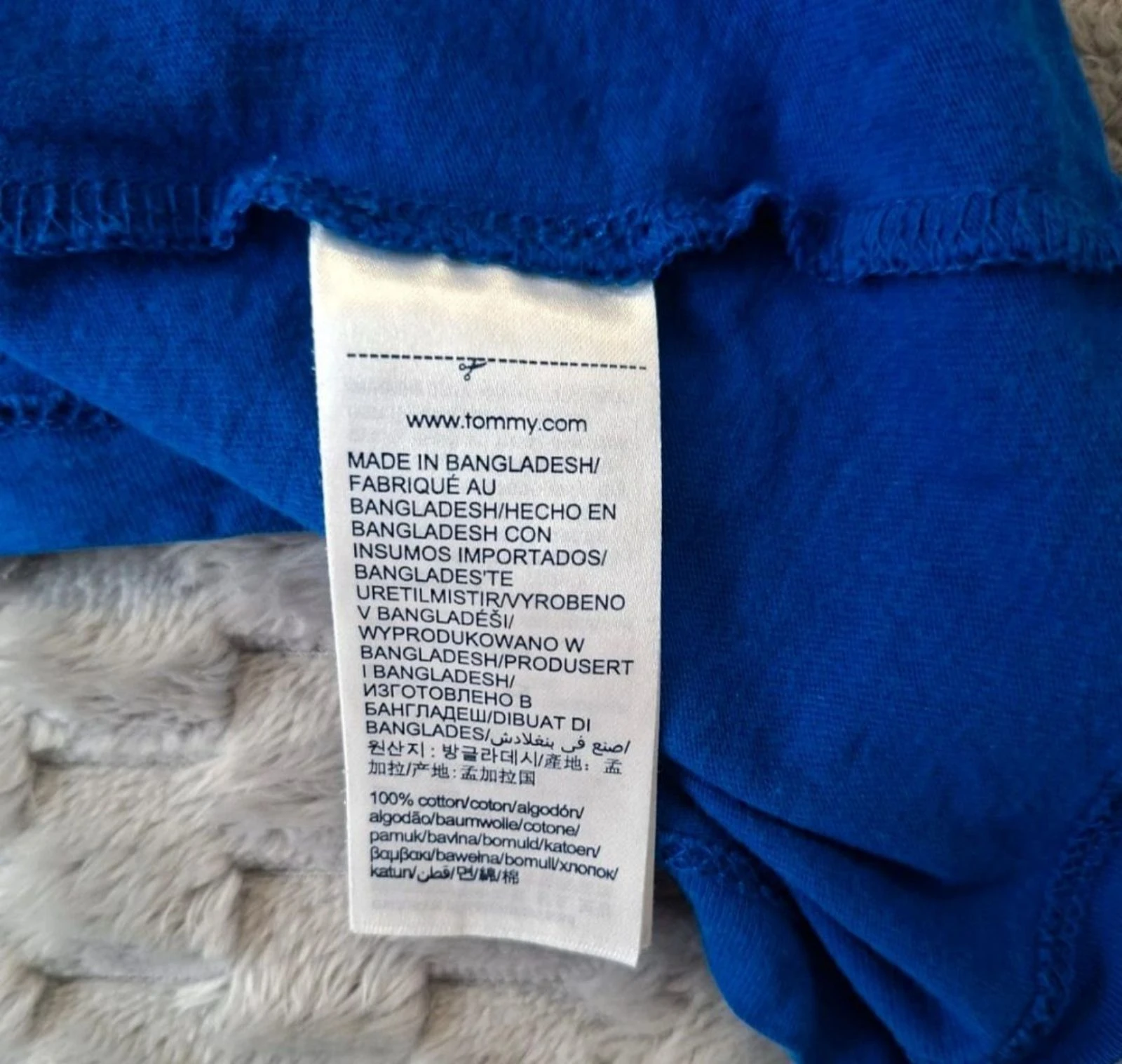 TOMMY HILFIGER Classic Blue Retro Y2K Style T-Shirt from the 2000s – photo 11